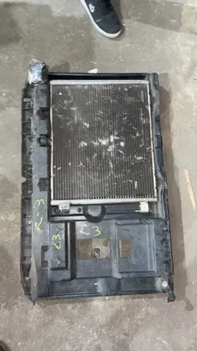 Radiador com moldura C3 1.6 2010-2011