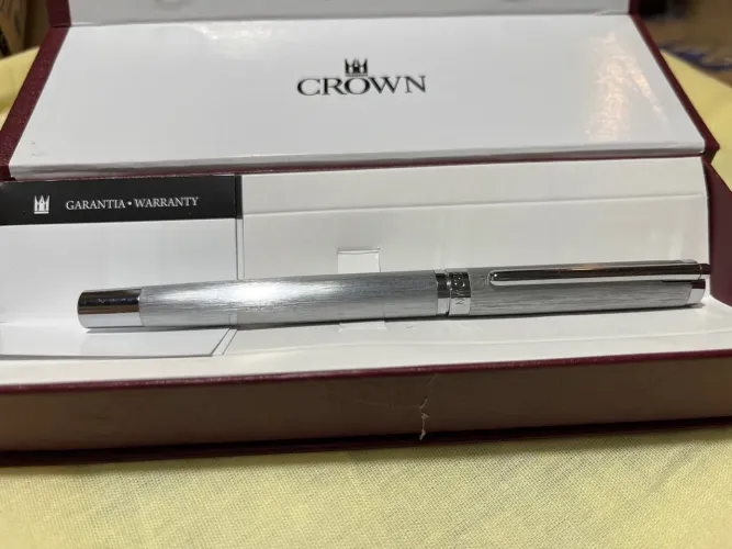 Caneta CROWN Paris ( ponta tipo Pilot)
