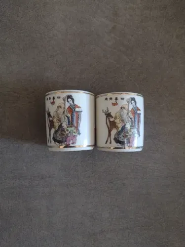 Par de copos chineses em porcelana 