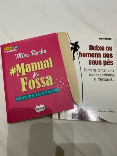 kit com 2 livros (manual da fossa e deixe os homens aos seus pés)
