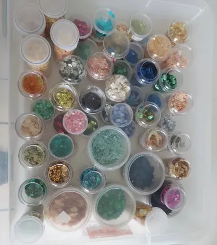 lantejoulas, vidrilhos, miçangas