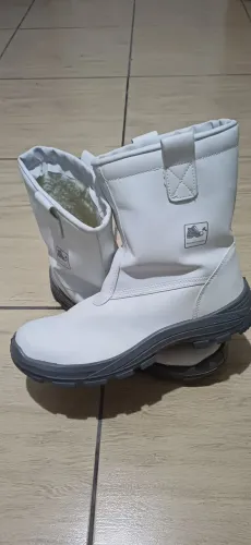 Botas brancas bracol 47 para usar em frigorífico , camara fria , açougue etc