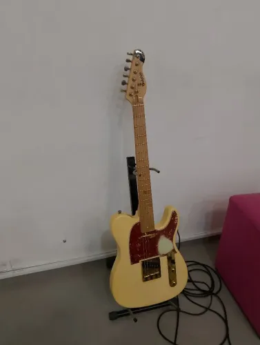 Guitarra Telecaster - Ótimo Estado - 2 Anos de Uso