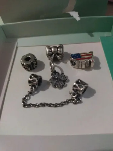 Todos os 5 charms Pandora originais