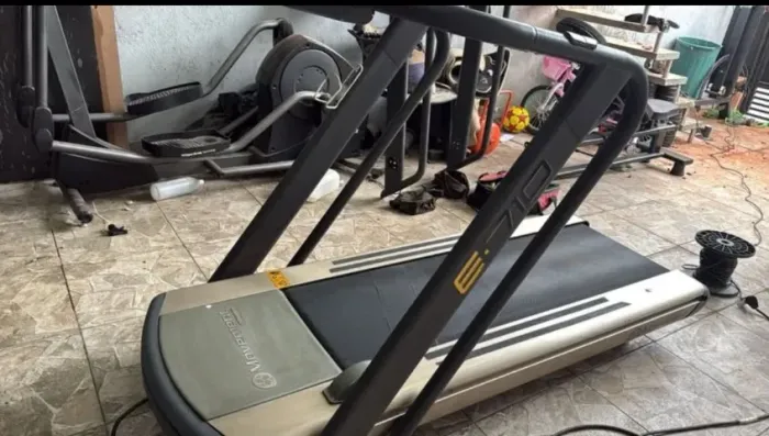 Esteira Movement E710