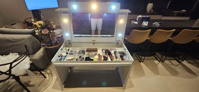 Escrivaninha com penteadeira com iluminação + Cadeira Escritório