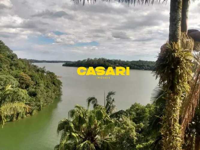 Chácara à Venda no Riacho Grande 3 Suítes, 1.690 m² com Vista para Represa Billings