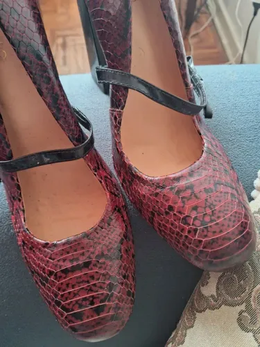 Sapatos de salto alto vermelho