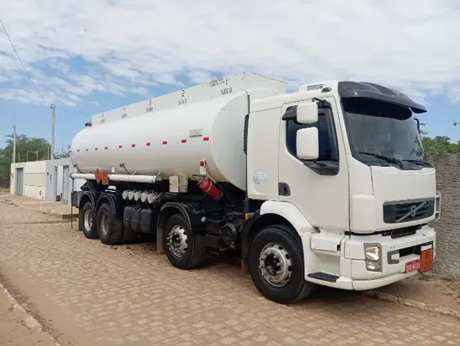 VOLVO VM 330 6X2R