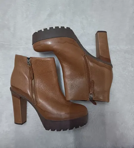 Bota de couro Schutz