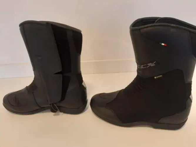Par de botas  Tcx Botas de turismo Tourer Goretex cor: preta tamanho: EU 38 - USA 6,5  Bra