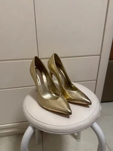 Scarpin Jorge Bischoff Dourado - Tamanho 34
