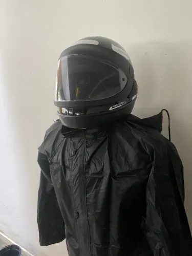 Capa de chuva e capacete kit completo 