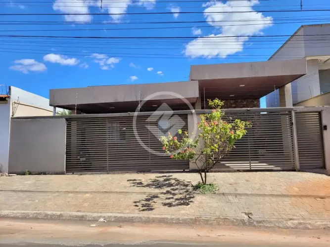 Casa com 4 quartos sendo 1 suíte no Setor Jardim Califórnia. codigo: 130734