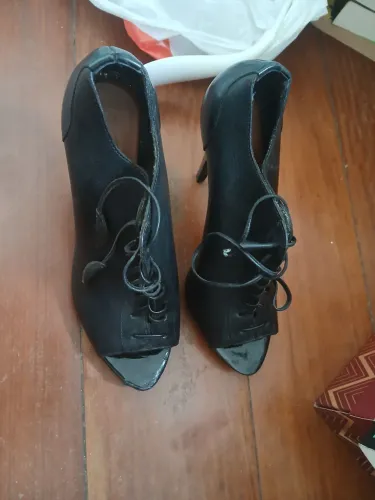 salto alto preto - marca dumond
