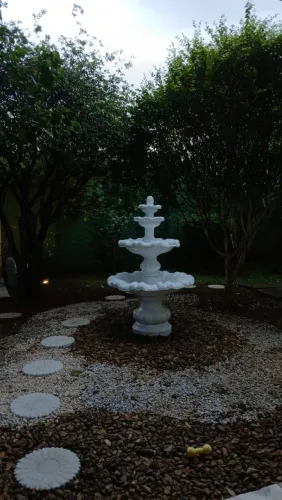 Fonte em cimento Harmonia 1,60m altura Para decoração de jardim