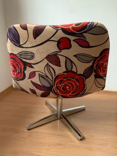 2 (duas) Poltronas giratórias
