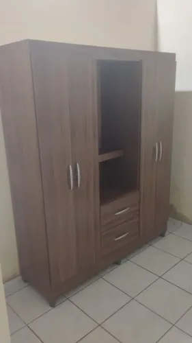 Guarda-Roupa 4 Portas Amadeirado com espelho capelinha