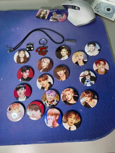 Bottons kpop (BTS, TWICE, ETC)
