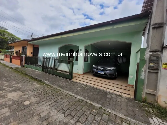 Casa para locação em Bucarein, Joinville - 3 dormitórios, 3 BWC, garagem - R$2.650,00