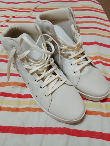 Tênis branco tamanho 39