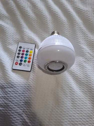 Lâmpada de LED com Alto-Falante Bluetooth