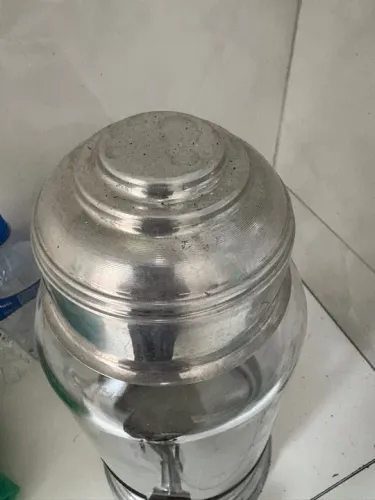 Jarro de Vidro para Água com Tampa de Metal