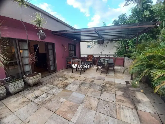 Cobertura duplex com 4 quartos em um dos melhores condomínios da Lagoa