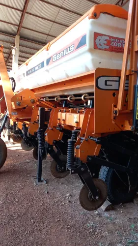 Plantadeira Genius Zort ano 2022 plantou 2 safras em perfeito estado conservação. 