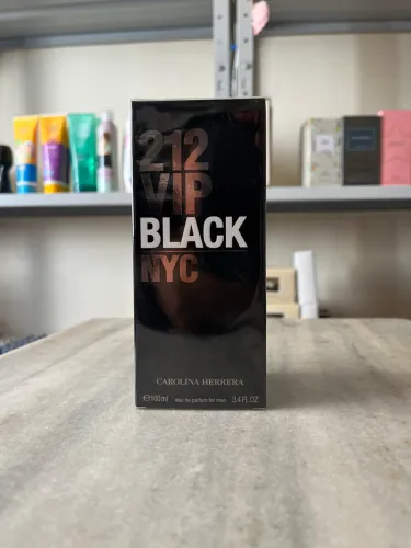 Perfume 212 VIP Black Masculino - Carolina Herrera Original