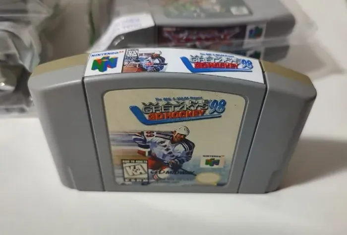 Jogo em Cartucho: Wayne Gretzzky's 3D Hockey 98 para Nintendo 64