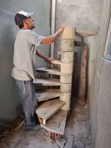 Escada caracol de concreto completa.