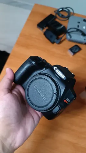 Câmera Canon SL3 (caixa original) carregador+ bateria