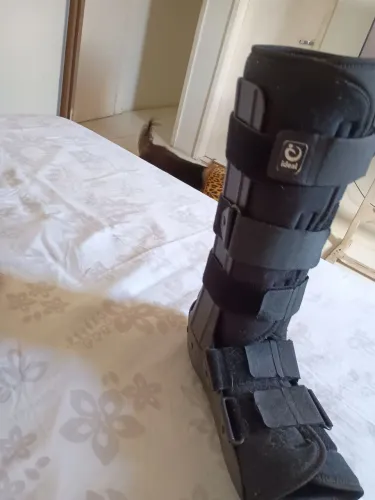 Vende  um bota motecedora 