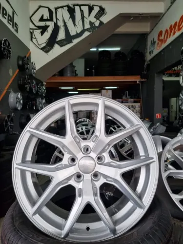 Jogo de rodas BBS Sampson aro 17 5x100