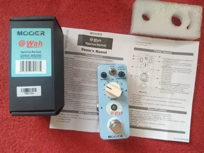 pedal para guitarra @wah da marca mooer. auto wah
