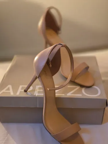 Sandália Arezzo 39