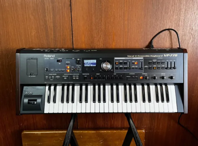 Teclado Roland VP-770 synth e vocoder 