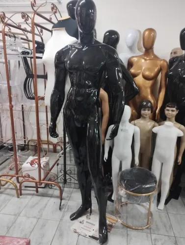 Manequim Masculino de Fibra Bombado Preto