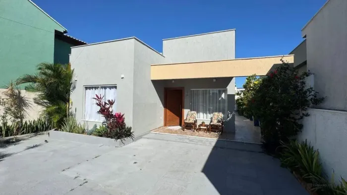 Casa em São Pedro da Aldeia, 3 quartos ( 2 suítes ) - R$ 1.000.000,00 - Condomínio Blue Ga