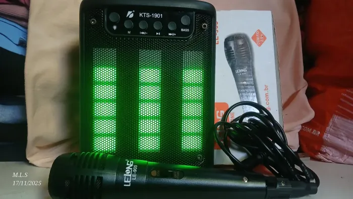 CAIXINHA DE SOM MAIS MICROFONE 