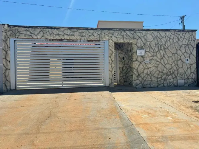 Casa à Venda 300m² Rua Augusto Alves Amorim - Montividiu do Norte-GO