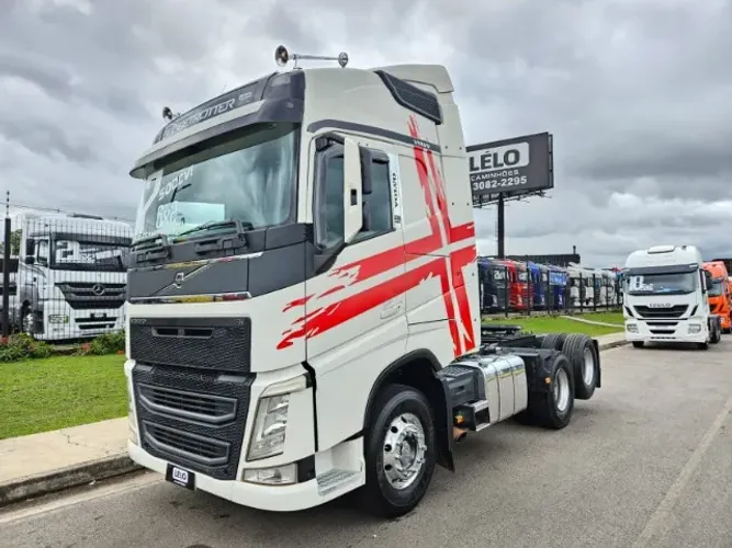 Volvo FH 500 6x2 Globetrotter Ano 17 Euro 5 Teto Alto Automático Mola Top de Linha