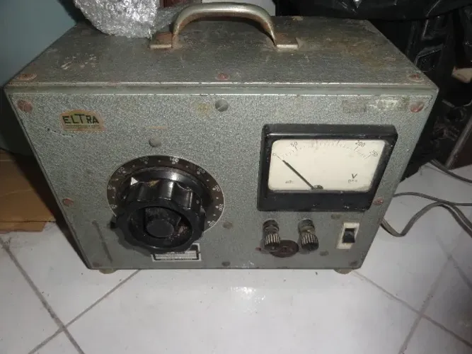 Variac ELTRA, RARO, ENTRADA 115V Saida 0 até 220 VAC, 2 kw com medidor, leia!!.
