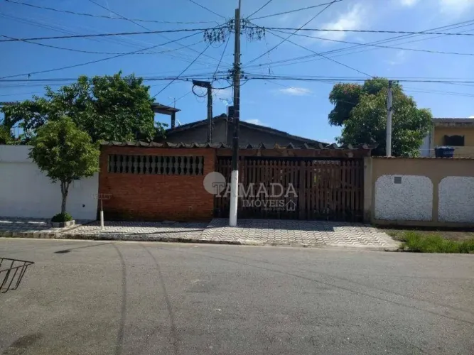 Casa na praia com piscina.