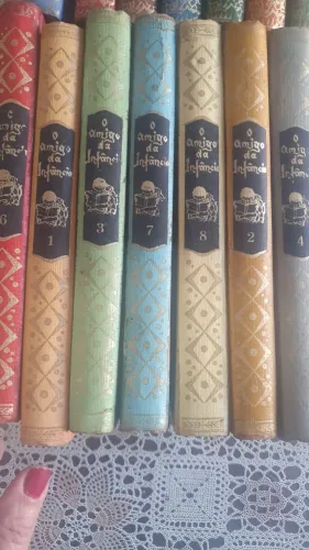 1958. O Amigo da Infância. 8 volumes, capa dura, 86 contos. Companhia Brasil. Raridade