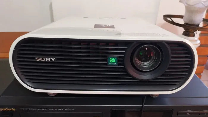 Projetor Sony VPL.ES-5 PROJETA ATE 150 POLEGADAS. 