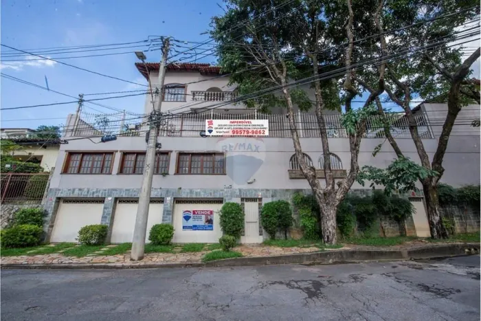 Casa de luxo à venda no Comiteco | 4 suítes, piscina e área gourmet em BH