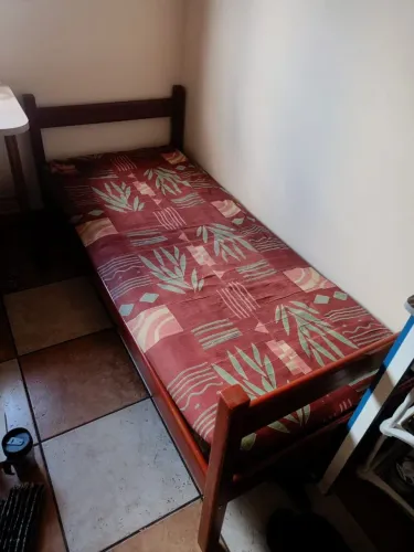 Cama de solteiro + colchão 