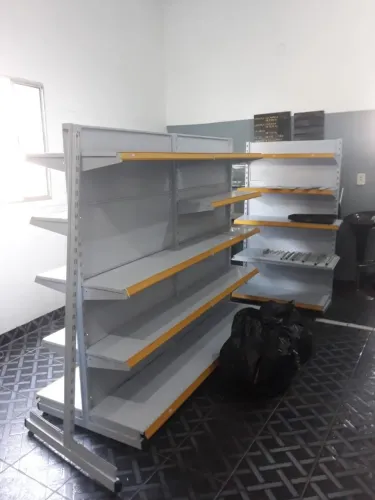 Gôndolas de supermercado